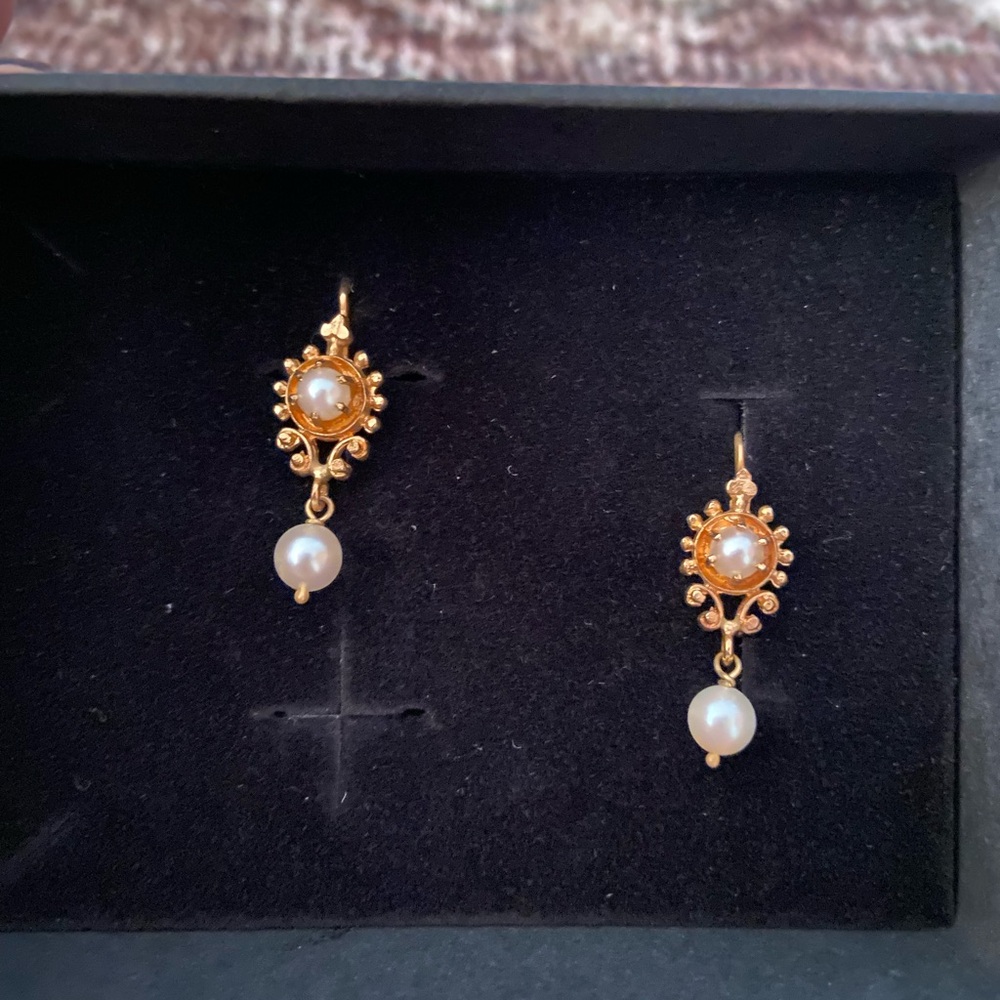 Elegant Gold and Pearl Drop Earrings